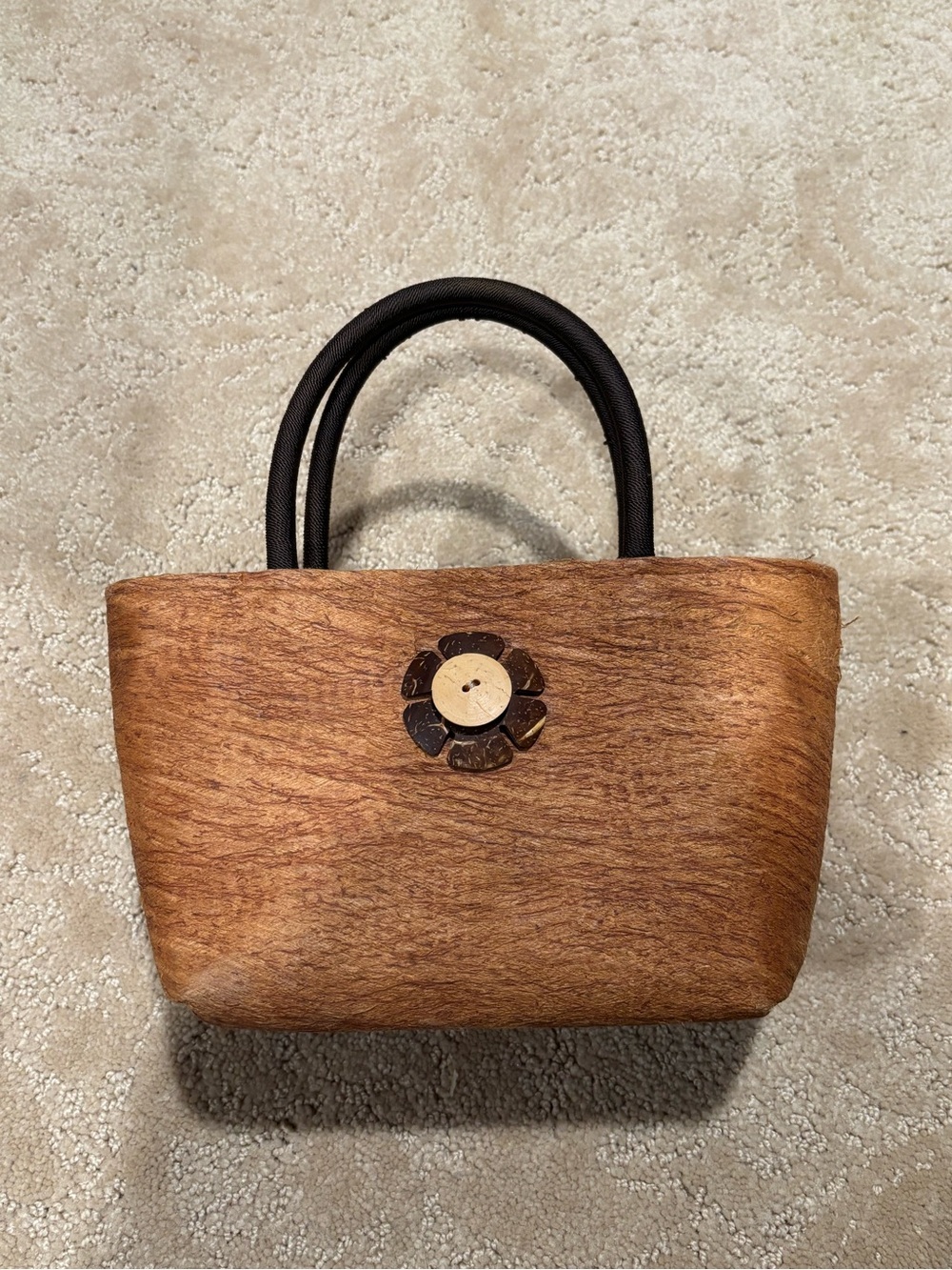 Small coconut fiber bag with wooden buttons